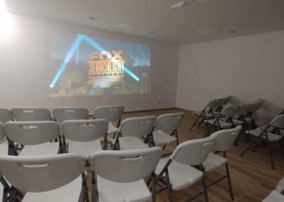 Cursos y formación - Aula polivalente La Antigua Escuela del Bierzo - Cine y presentaciones con proyector