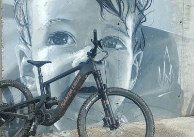 Grafiti de la niña en Espina de Tremor | Ruta de los Grafitis en El Bierzo Alto