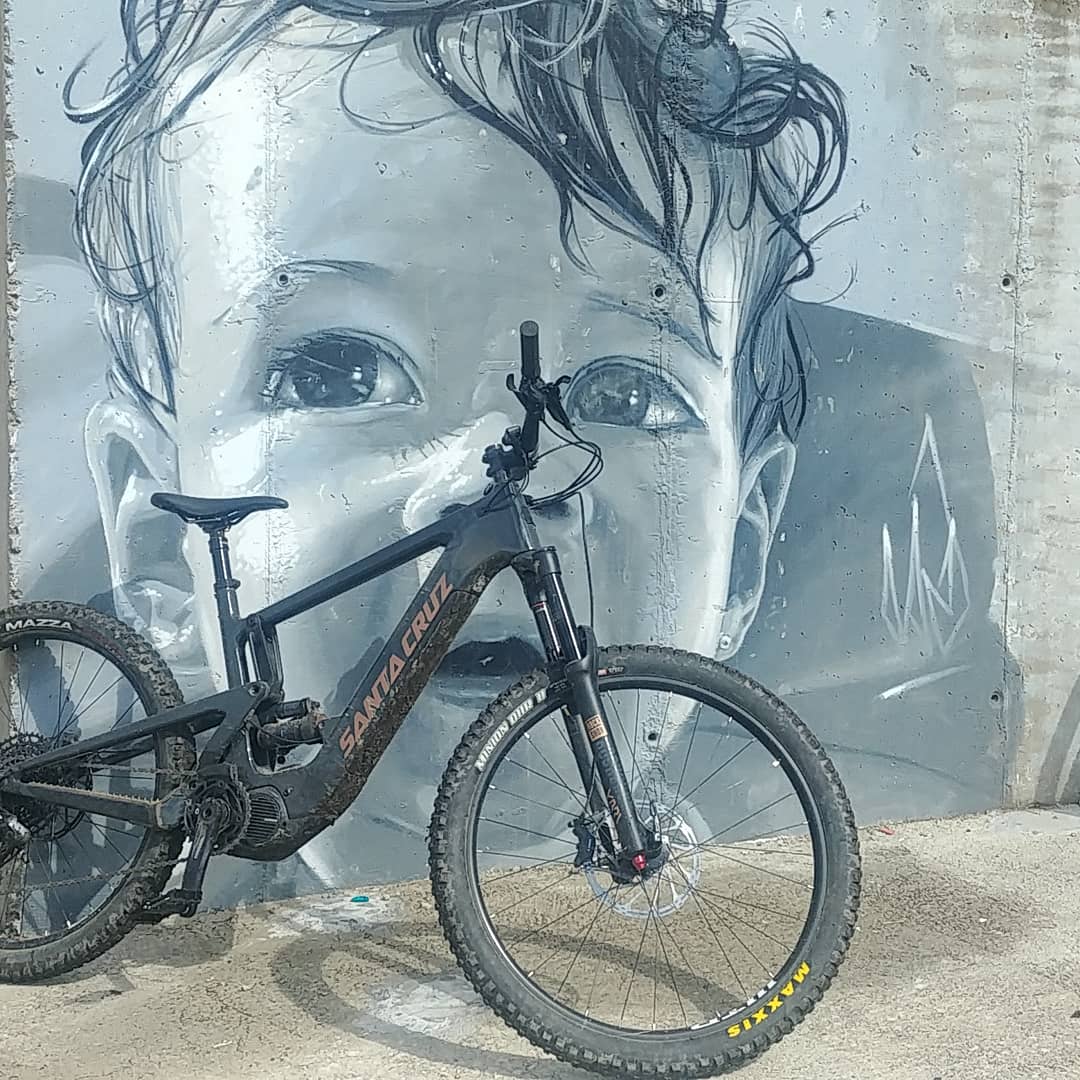 Grafiti de la niña en Espina de Tremor | Ruta de los Grafitis en El Bierzo Alto